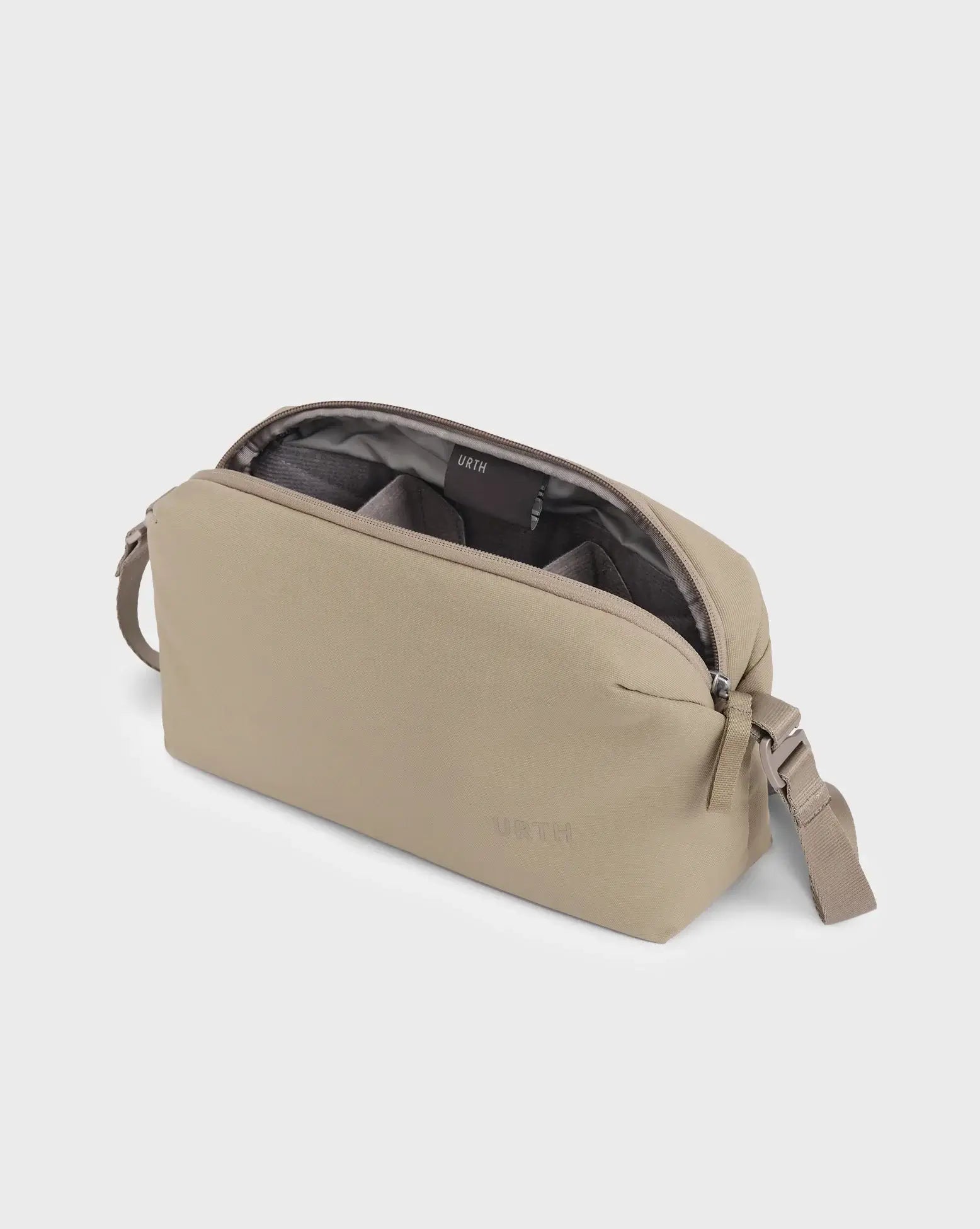 Sling para Cámara Dolomite Mochila Sling para Cámara Dolomite para entrega inmediata en nuestras tiendas de Escazú y Curridabat. Tienda en línea con envíos a toda Costa Rica. Garantía en Costa Rica.