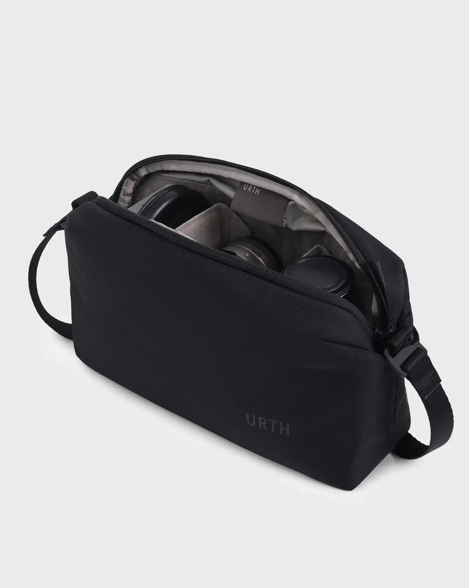 Sling para Cámara Dolomite Mochila Sling para Cámara Dolomite para entrega inmediata en nuestras tiendas de Escazú y Curridabat. Tienda en línea con envíos a toda Costa Rica. Garantía en Costa Rica.