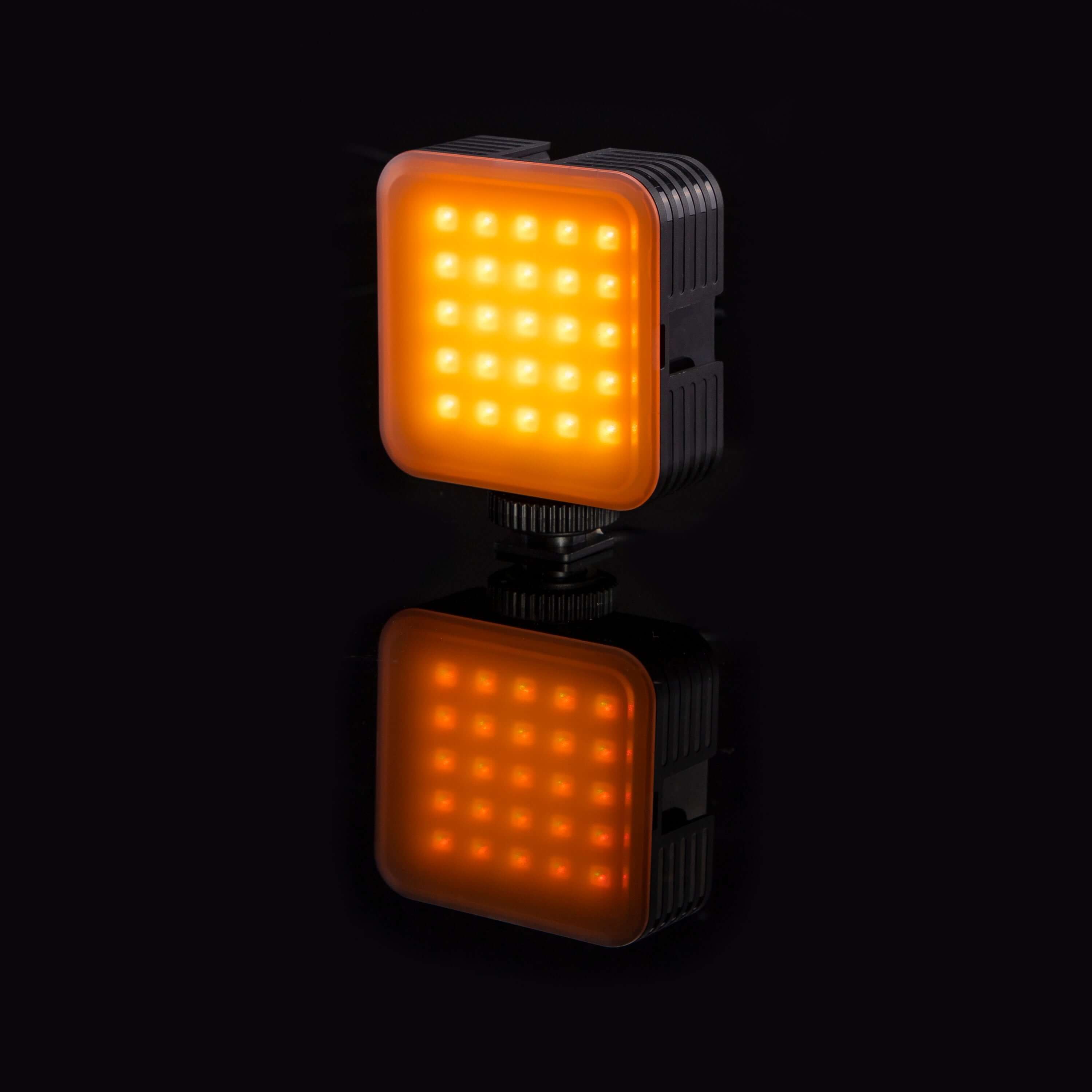 Promaster lámpara LED RGB compacta CL33RGB Luz Continua Promaster lámpara LED RGB compacta CL33RGB para entrega inmediata en nuestras tiendas de Escazú y Curridabat. Tienda en línea con envíos a toda Costa Rica. Garantía en Costa Rica.